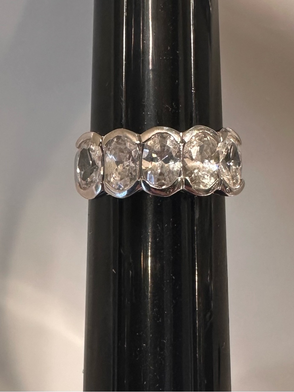 Silver Ring Band with 5 clear CZ stones. Size 6-1/4
